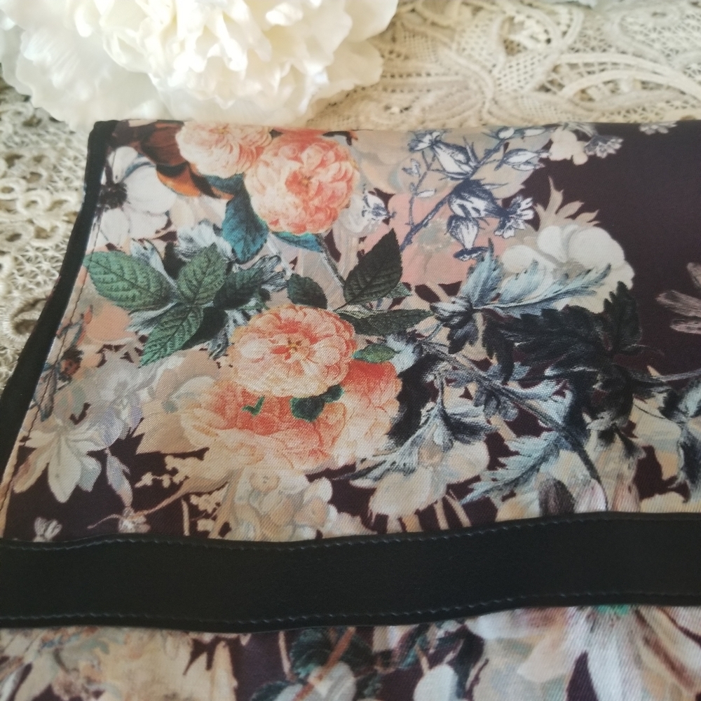 Scarf - Picture 2 of 4